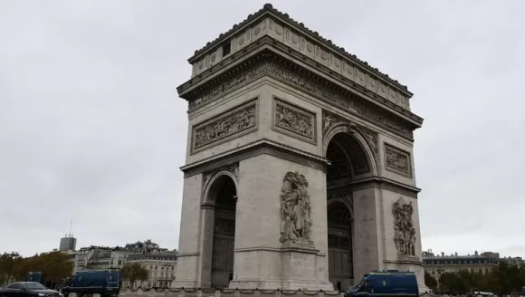Paris’te iki bölgede gece saatlerinde kısmi sokağa çıkma yasağı