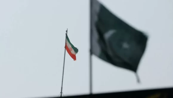 Pakistan, İran sınırındaki iki kapıda ticareti durdurdu