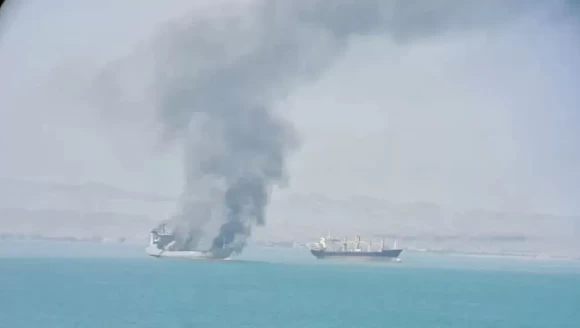 Hürmüz Boğazı'nda yangın paniği!