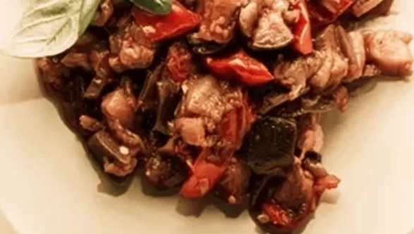 Sofralarınızı şenlendirecek zeytinyağlı patlıcan tarifi