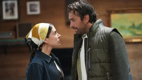 Taşacak Bu Deniz Dizisinde Şaşırtan Sahne! Adil ve Esme'nin Yuvası Harabeye Döndü