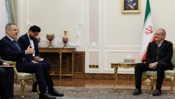 Dışişleri Bakanı Hakan Fidan, İran Cumhurbaşkanı Pezeşkiyan ile Tahran’da görüştü