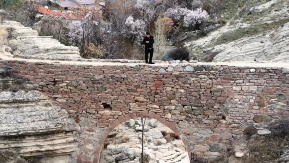 Konya’nın gizemli yapısı Şeytan Köprüsü ürkütücü görünümüyle ilgi çekiyor