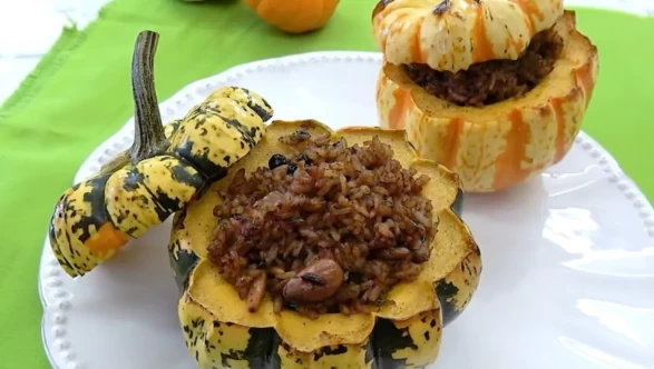 Mini bal kabağı dolması lezzetiyle büyülüyor