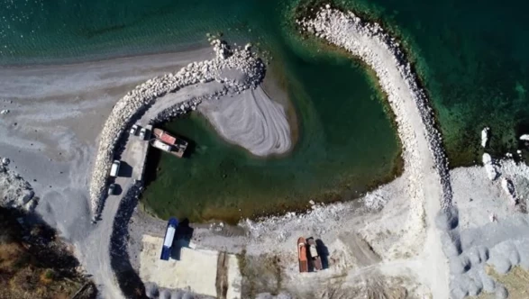Kuraklık Van Gölü'nü vurdu! Yeşilsu Limanı karaya oturdu