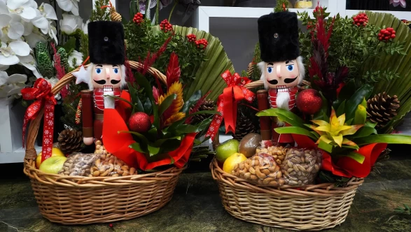 Yılbaşı sepetleri cep yakıyor: Fiyatlar 12 bin TL’ye dayandı!