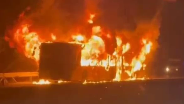 Arnavutköy’de İETT otobüsü alev alev yandı