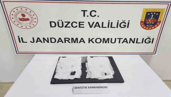 Düzce yolunda film gibi yakalama: Ayakkabıdan çıkanlar şoke etti