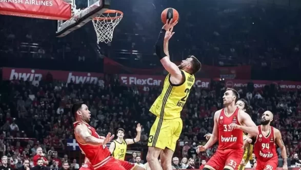 Yoğun yağış Olympiakos – Fenerbahçe Beko maçını vurdu!