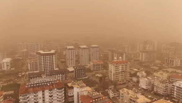 Afrika’dan gelen çöl tozu Alanya’yı kapladı