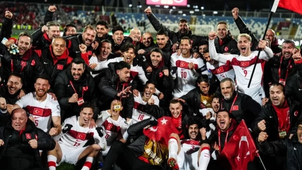 Montella ve çocuklarından tarihi başarı