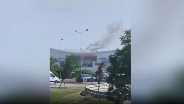 Pendik'te alışveriş merkezinde yangın paniği: AVM tahliye edildi