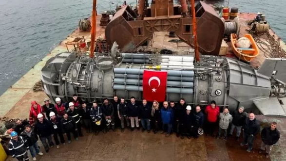Milli mini denizaltı ilk kez suya indi