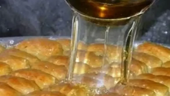 Baklava şerbeti sıcak mı dökülür soğuk mu? Çıtır baklava sırrı