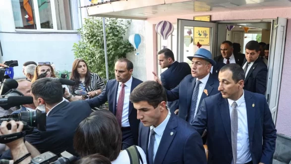 Paşinyan'dan Türkiye açıklaması: Diplomatik ilişkilerin kurulmasını bekliyorum