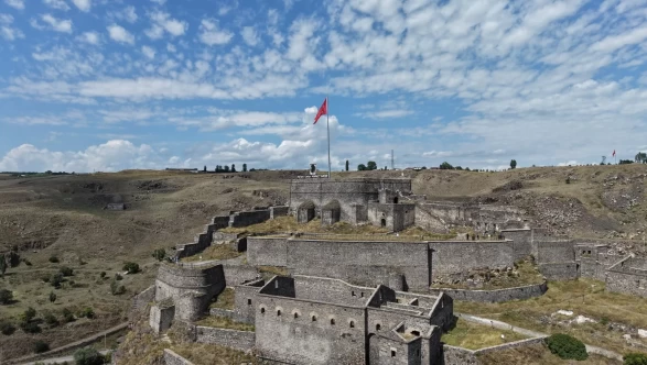Kars’taki 900 yıllık yapı görenleri hayran bırakıyor!