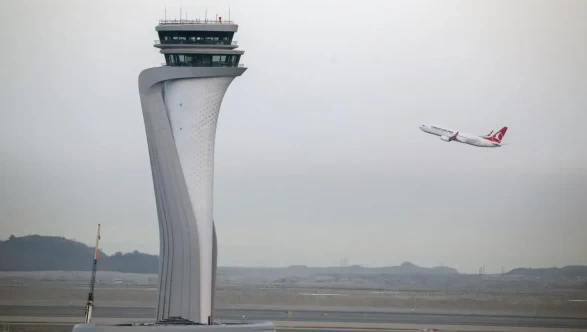 İstanbul'a inemeyen 43 uçak başka yerlere yönlendirildi