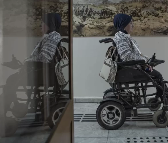 Engel tanımayan azim: 55 yaşında çalışma hayalini gerçekleştiren kadın, başkalarına ışık tutuyor