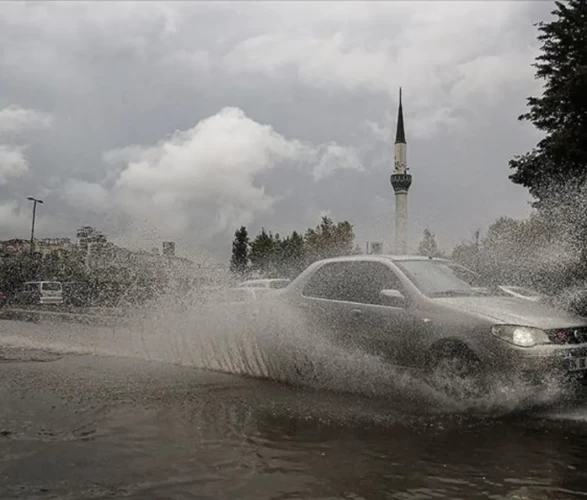 Meteoroloji’den 81 ile kritik uyarı! Kuvvetli sağanak, fırtına ve kar geliyor: İşte il il hava durumu