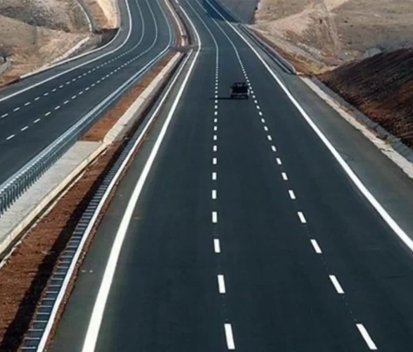 Yollarda büyük uyarı! Bu güzergâhlarda trafik tek şeride düştü: Sürücüler saatlerce bekleyebilir