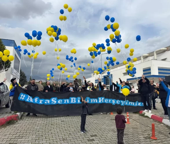 3 yaşındaki Afra için gökyüzüne umut balonları uçtu