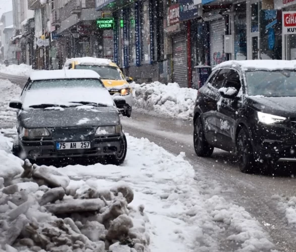 Ardahan buz kesti, Kars’ta kar yağışı durmuyor! İşte Doğu’daki son durum