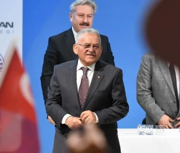 Başkan Büyükkılıç, çalışanların Toplu İş Sözleşmesi İmza Töreni’nde, sevinçlerine ortak oldu