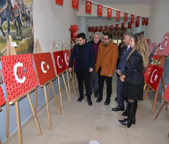 Türkeli'de 'Bayrak Sevgisi' temalı resim sergisi açıldı