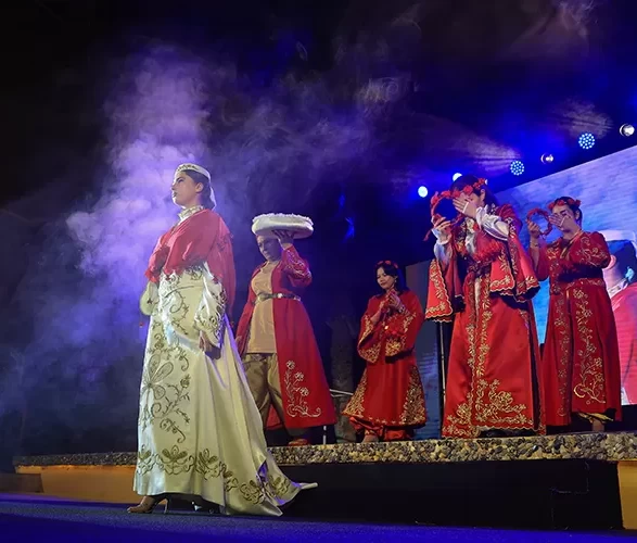 Osmanlı saray giysileri ve kına gecesi ritüeli Umman’da tanıtıldı