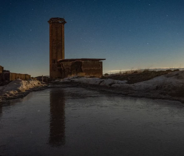 Ani Ören Yeri beyaza büründü! Ebul Menucehr Camii böyle görüntülendi