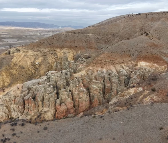 Doğa tutkunlarının gözdesi: Yahşihan'daki ilginç kaya oluşumları!