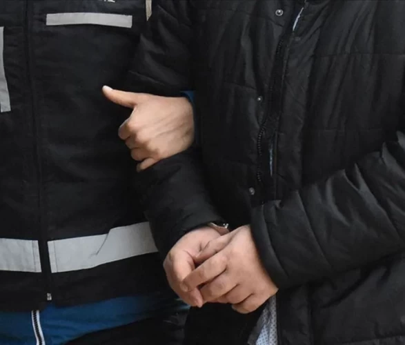 Kalabalığı fırsat bilip 6 kişinin telefonunu çaldı