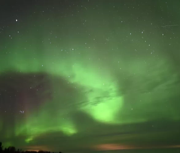Kuzey ışıklarının Finlandiya'daki görüntüsü mest etti