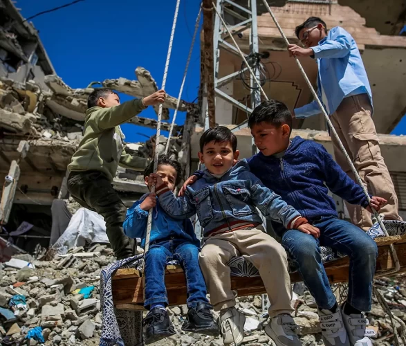 Gazze'de enkazın gölgesindeki "bayram"