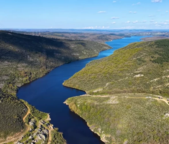 Ömerli Barajı'nda tablo gibi manzara! Dronla çekilen görüntüler büyüledi