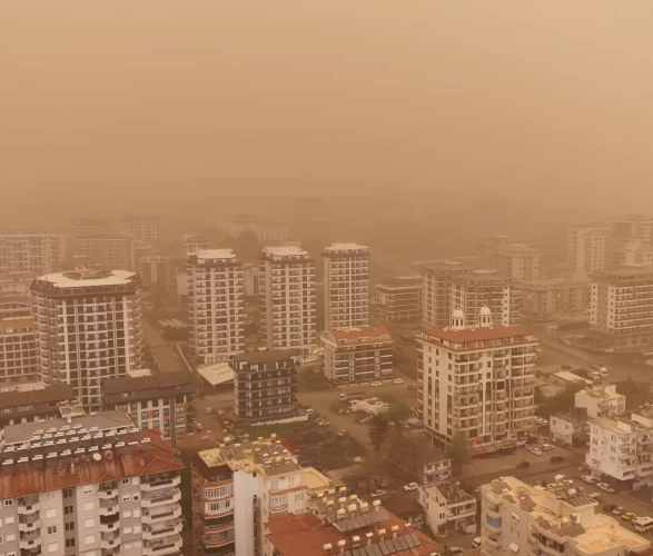 Afrika’dan gelen çöl tozu Alanya’yı kapladı