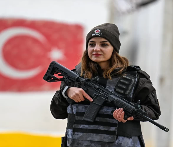 Mesleğini gören inanmıyor! Van'da tek: Şehit kızı babasından izinden gitti