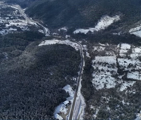 Karabük-Bartın yolunda 1 metrelik kar: O görüntüler nefes kesti