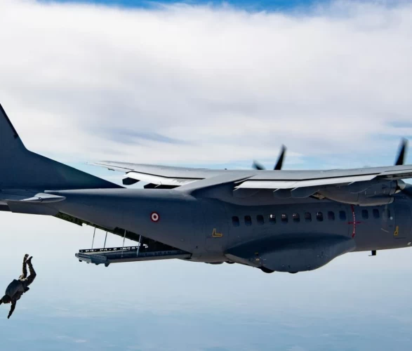 Konya'da gururlandıran anlar! MSB paraşüt atlayışından kareleri paylaştı