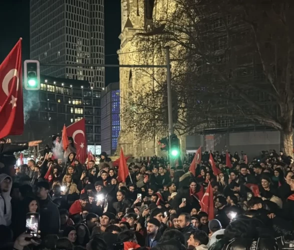 Türk ve Boşnak taraftarlar Kurfürstendamm’da buluştu!