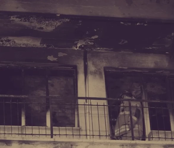 Evden yükselen alevler bir aileyi dağıttı: Baba hayatını kaybetti, engelli oğlu entübe edildi!