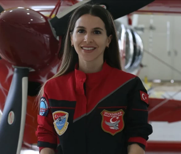 Türkiye’nin İlk kadın akrobasi pilotu 'Dünya Pilotlar Günü' için havalandı