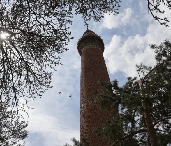 829 yıllık miras kurtarılıyor: Sivas Ulu Cami’de tarihi restorasyon!