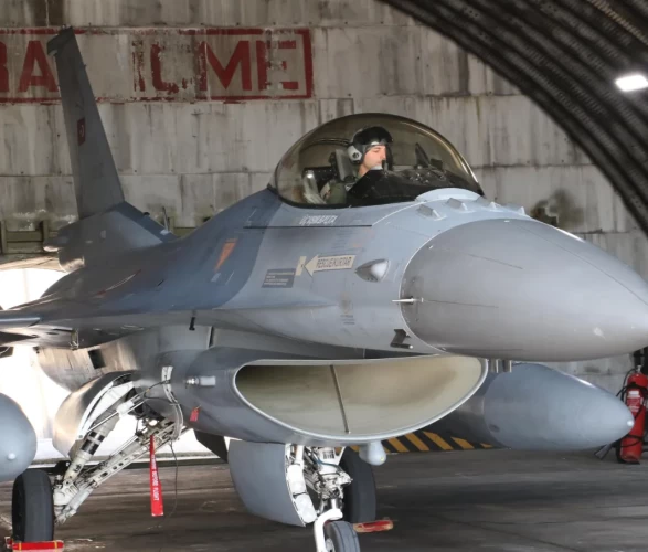 Türk jetlerinden Efes tatbikatında gövde gösterisi! F-16’lar gökyüzünde görev uçuşu gerçekleştirdi