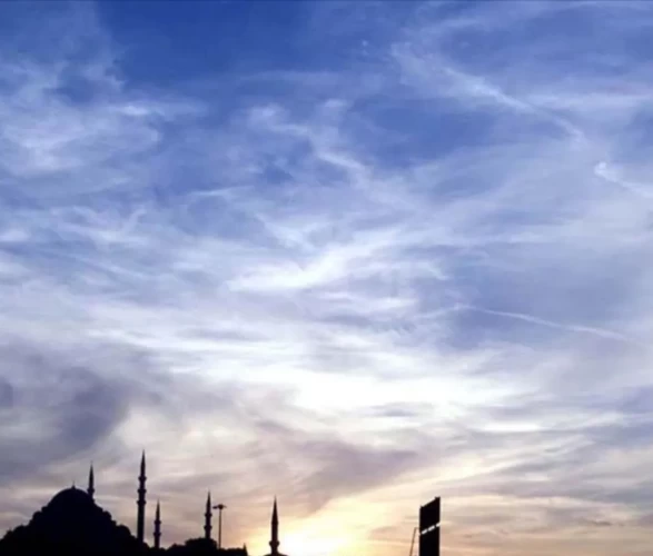 Bazı bölgelerde sağanak geçişleri bekleniyor