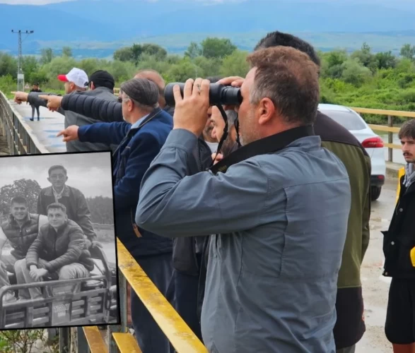 Fotoğraf çektirmek isterken triportörle suya düştüler!