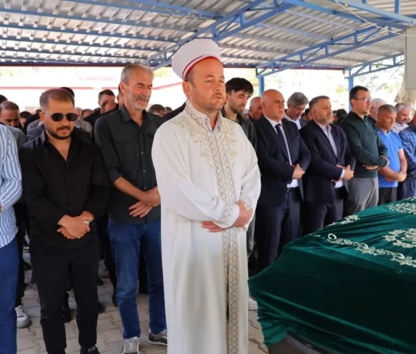 Kübra Yapıcı memleketinde son yolculuğuna uğurlandı! Kahramanmaraş’ta gözyaşları sel oldu: 'Bir çocuk annesiydi...'