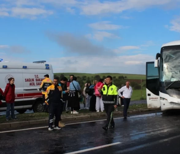 Aksaray-Nevşehir yolunda tur otobüsü kaza yaptı