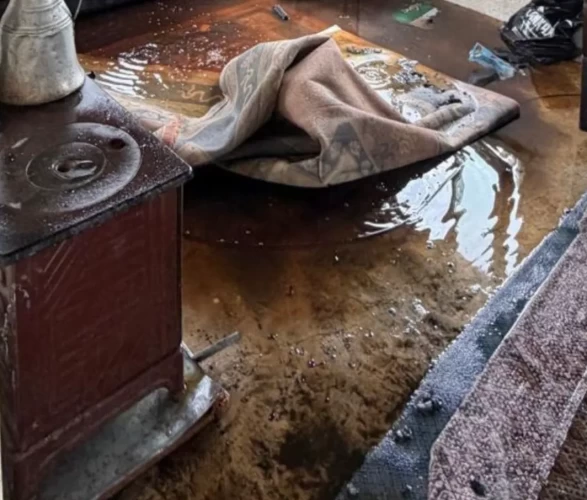 Öz oğlu evi ateşe verip kül etti