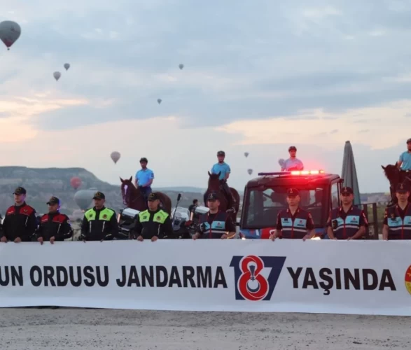 JÖAK paraşüt timinden sıcak hava balonundan muazzam atlayış!